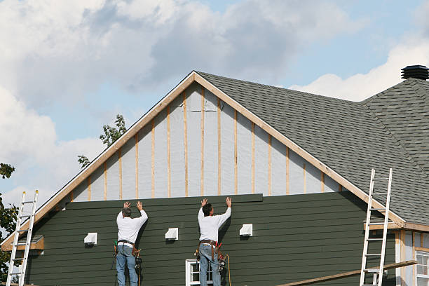 Professional Siding Replacement technician working in Branchville, VA